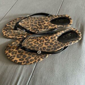Stylish Leopard Print Flip Flops
